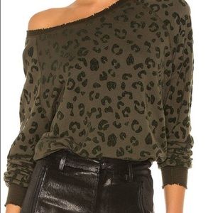 adorable cheetah sweater w distressed collar